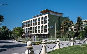 Romance Hotel And Family Suites